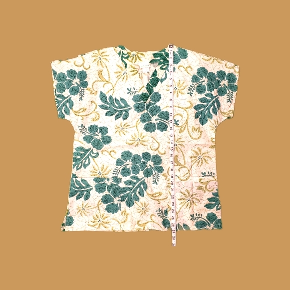 🚨Peekaboo USA XS "Isle" Hawaii Made Medical Scrub Top - Picture 2 of 3
